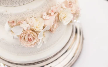 Choisir son gâteau de mariage : pièce montée ou wedding-cake ?